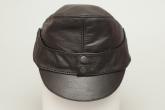 Кожаная кепка «Черный комиссар» - это достойная защита от холода и ветра в стильном цвете и дизайне по очень удобной цене.