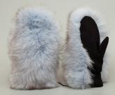 Варежки «Синий иней» - это совершенно удивительный мех песца в небесно-голубых оттенках с серым налетом, необычайно пушистый и теплый.