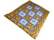 Детское стеганое одеяло «Солнечный денек». Материал: Ручная вышивка, Синтепон, Ручная стежка, Лоскутное шитье, х/б ткань