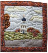 Панно, выполненное в стиле лоскутного шитья, завораживает своей наивностью и простотой.